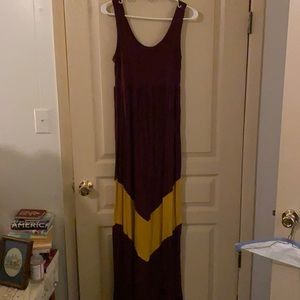💜 3/$15 Maroon and mustard chevron Maxie dress